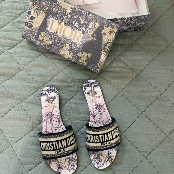 SANDALS - Picture 2 of 3